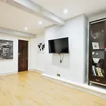 Modern Comfy And Central 5 Star Location Doublebeds