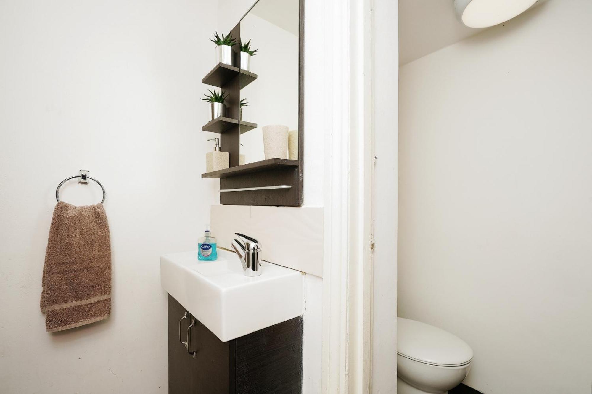Modern Comfy And 5 Star Location Doublebeds